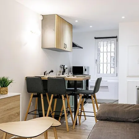 Charming 3-room Old 아파트 앙티브