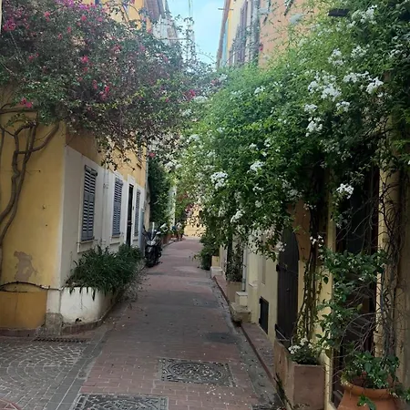 Charming 3-room Old شقة *