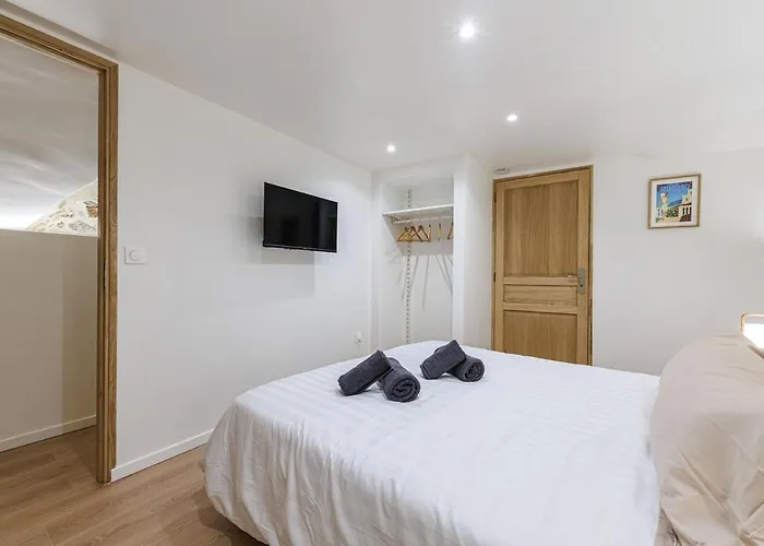 Charming 3-room Old Appartement