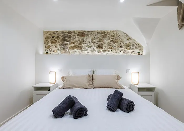 Charming 3-room Old Appartement
