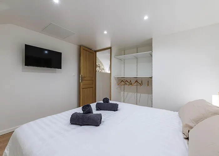 Charming 3-room Old Appartement