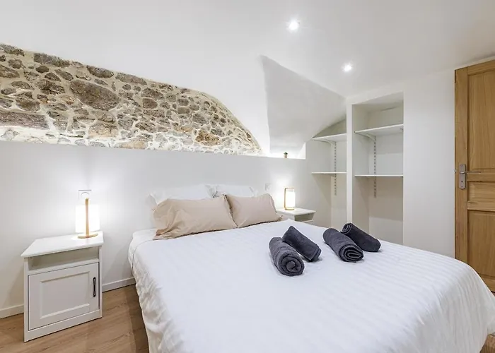 Charming 3-room Old Appartement *